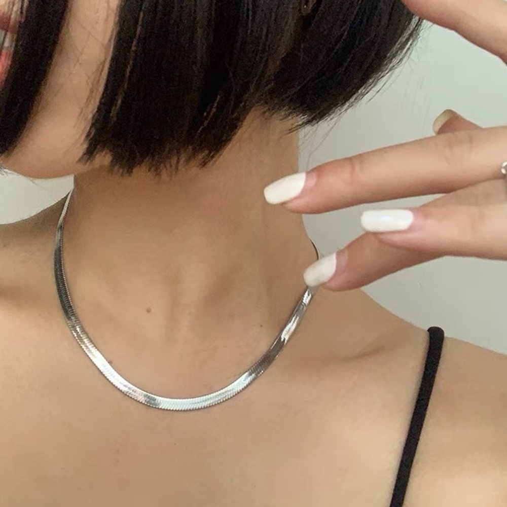 đź’ŽStainless Steel Silver Toned Snake Necklace Chain - Picture 2 of 4